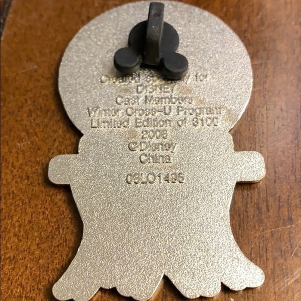 Limited Edition Cast Member Pin - Picture 2 of 2